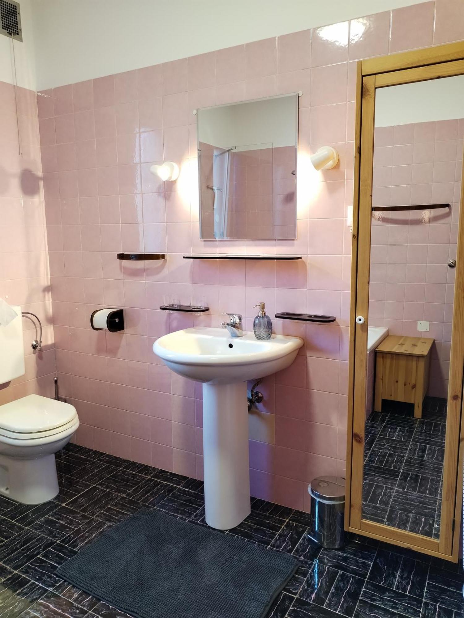 Apartma Zora * Pobegi